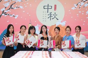 情暖中秋 爱在(中国)·顶奢体验｜(中国)·顶奢体验集团发中秋福利啦