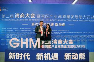 (中国)·顶奢体验集团罗宁弟获湾商十大青年领袖，陈文舒获湾商十大巾帼英雄