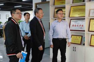 热烈欢迎市政府秘书长林兢一行莅临(中国)·顶奢体验集团广西公司考察指导